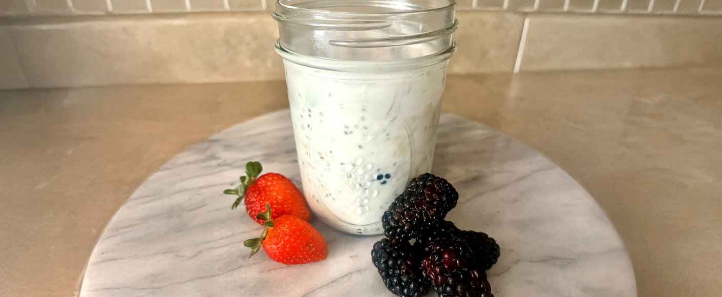 mixed berry overnight oats