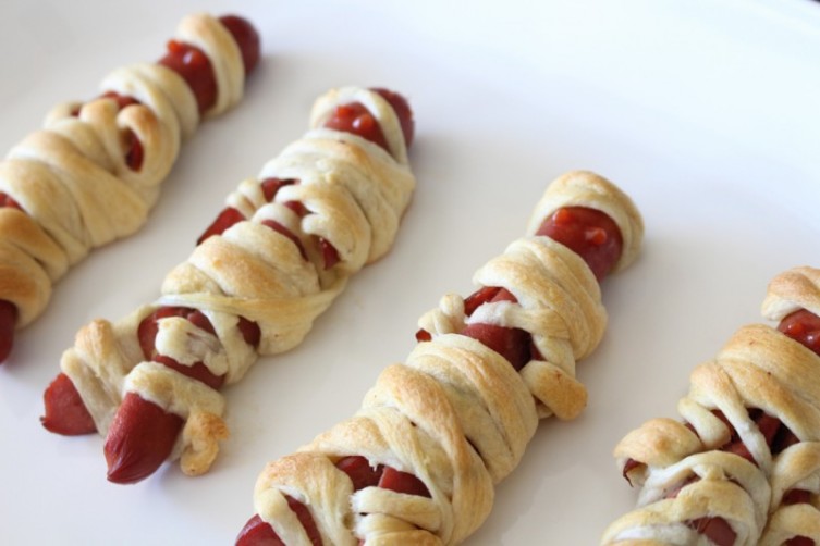 Mummy dogs, recipe by Pillsbury, photo by Jordan Hildebrand Mummy dogs, recipe by Pillsbury, photo by Jordan Hildebrand