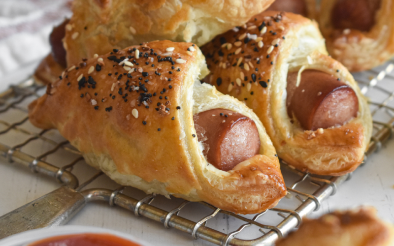 Pigs in a blanket with puff pastry